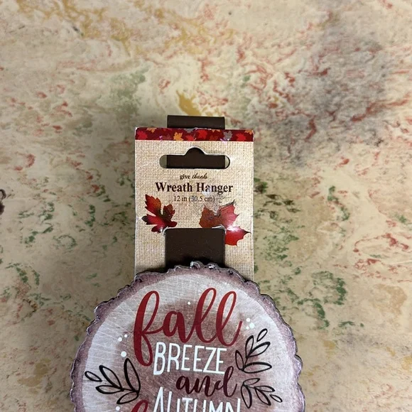 Decorative sign, wreath hanger and 7 bendable glitter leaves - Picture 8 of 9